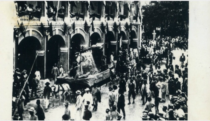 Desfile del Centenario de la Independencia de Cartagena, Plaza de la Proclamación (1911). 